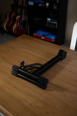 Soporte para guitarra negro OQAM