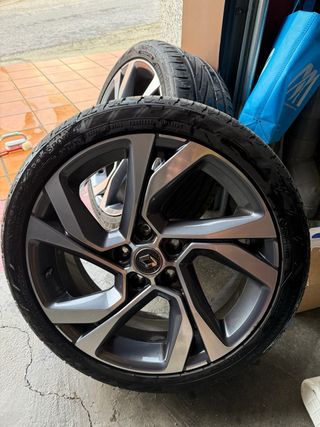 Llantas Renault 18 con Neumáticos Uniroyal