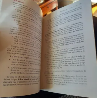 La Casa De Bernarda Alba (Clasicos Hispanicos /...