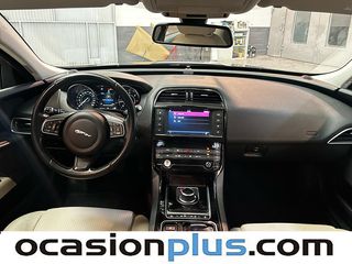 Jaguar XE 2.0 Diesel Pure RWD Auto 132 kW (180 CV)