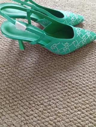 Zapatos Rinascimento verdes con logo