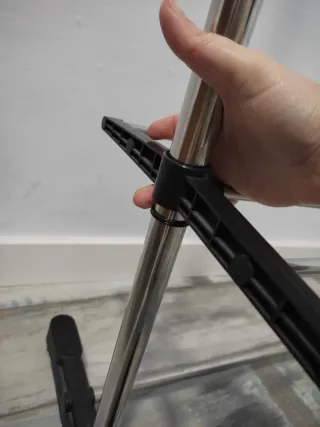 Perchero Metálico con Ruedas