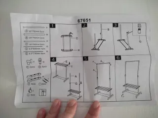 Perchero Metálico con Ruedas