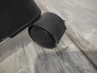 Perchero Metálico con Ruedas