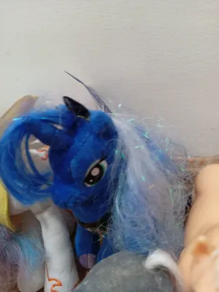 Lote de  12 caballos de juguete variados