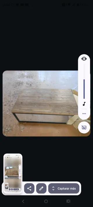 Banqueta de madera con estante