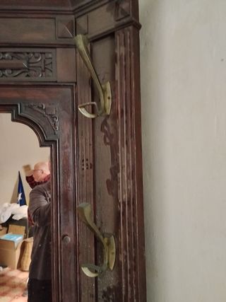 Mueble esquinero antiguo con espejo