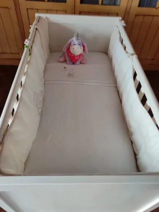 Cuna de bebé blanca
