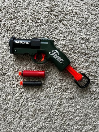 Pistola Nerf Fine con dardos