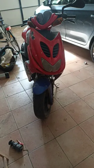 Yamaha Aerox Carlos Checa