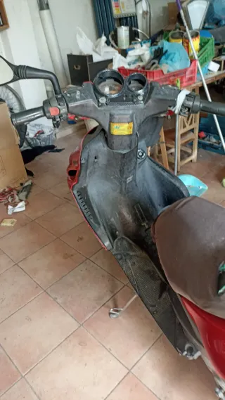 Yamaha Aerox Carlos Checa