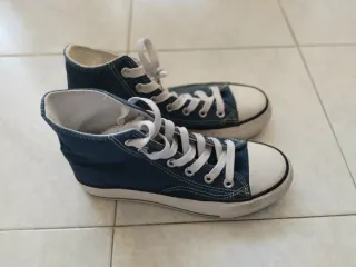 Deportivas altas estilo Converse