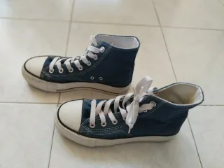 Deportivas altas estilo Converse
