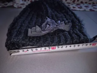 Berretto lana grigio con fiore