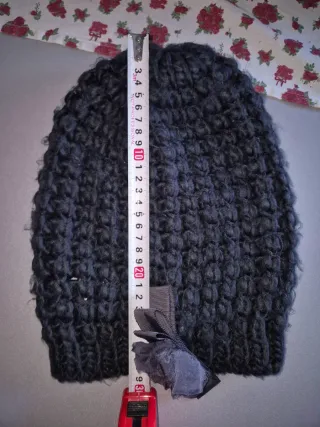 Berretto lana grigio con fiore