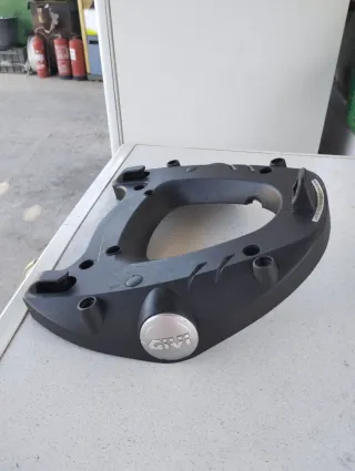 Givi Traspotín para 2 Cascos,en muy buen estado*