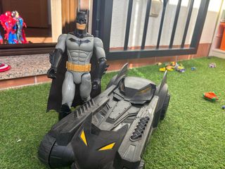 Batman y Batmóvil