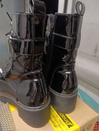 Botas charol militares hebilla cordones talla 37