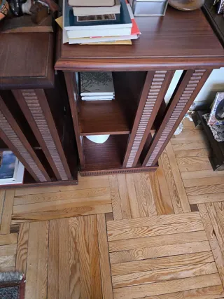 Mueble de madera para libros