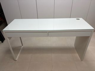Mesa Escritorio Micke con cristal Ikea