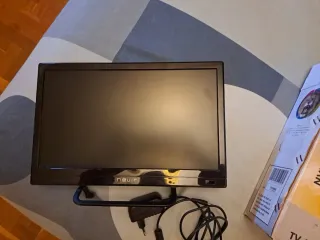 TV Nevir 16 HD con adaptador coche