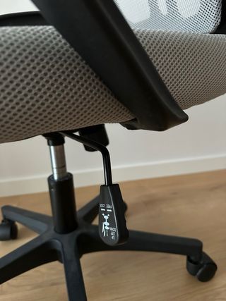 Silla de oficina ergonómica gris