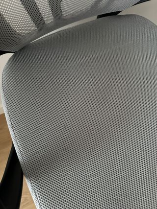 Silla de oficina ergonómica gris