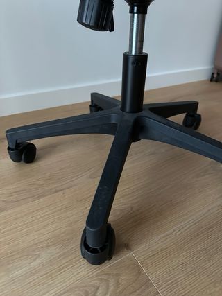 Silla de oficina ergonómica gris