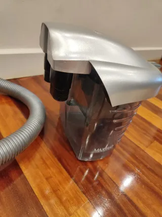 Aspiradora Polty con filtro de agua