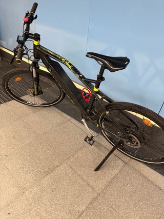 Bicicleta Eléctrica Negra y Amarilla