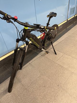 Bicicleta Eléctrica Negra y Amarilla