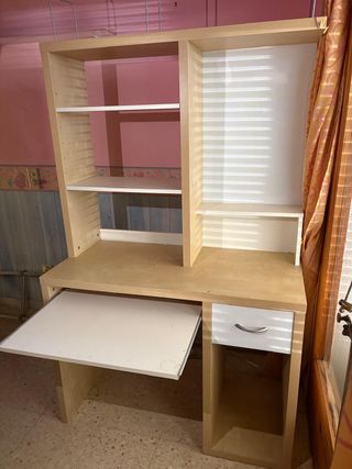 Escritorio con estantería y cajón