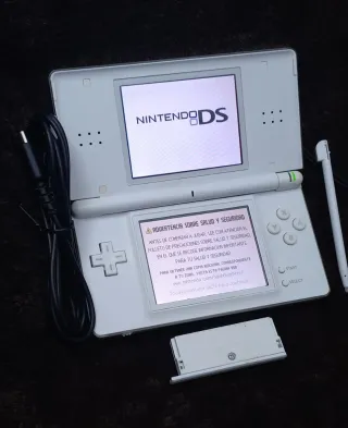 Nintendo DS Lite Blanca + Cargador