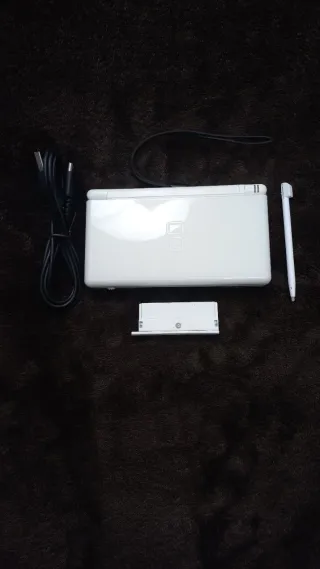 Nintendo DS Lite Blanca + Cargador