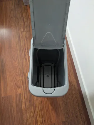 Cubo basura plástico gris 25 litros