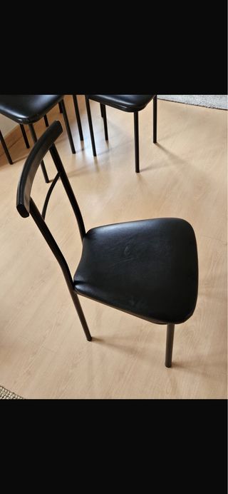 Juego de 4 sillas metálicas negras