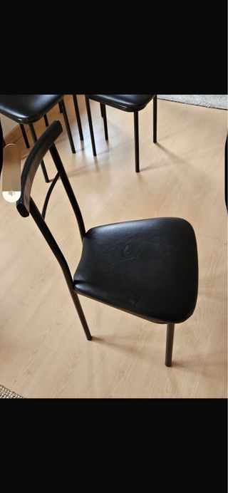 Juego de 4 sillas metálicas negras