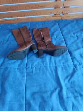 Botas altas de piel marrones