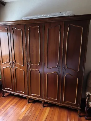 Dormitorio madera clásico