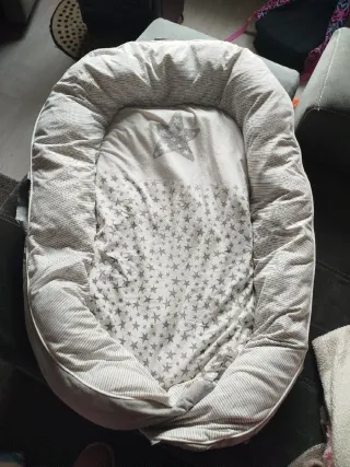 Cojín nido para bebé estrellas