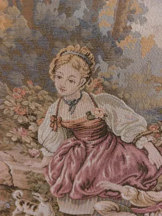 Tapices de tela dorados y multicolor