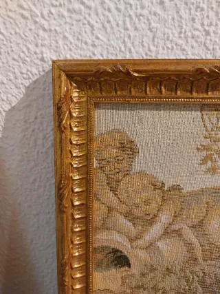 Tapices de tela dorados y multicolor