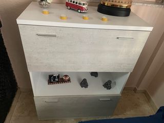 Mueble salón con estante y botellero