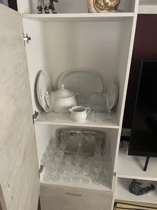 Mueble salón con estante y botellero