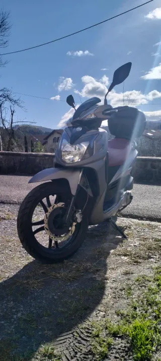 Moto SYM SB33 Scooter Automática