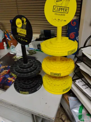 Expositor Clipper Reutilizable Negro y Amarillo