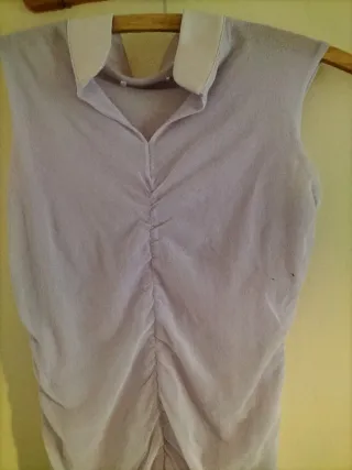 Dos Tops. Uno manga larga. Otro sin manga.