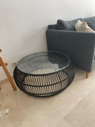 Mesa de centro redonda exterior cristal y mimbre