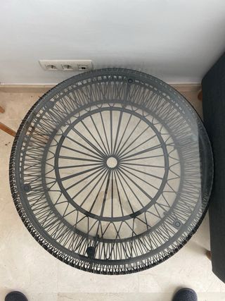 Mesa de centro redonda exterior cristal y mimbre
