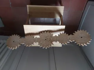 Perchero vintage ñ. De madera, rústico y floral